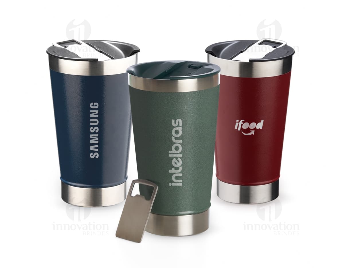 Kit com 6 porta copos em formato quadrado, feitos de madeira com estampas coloridas em estilo geométrico. Kit com 6 porta copos em formato quadrado, feitos de madeira com estampas coloridas em estilo geométrico.