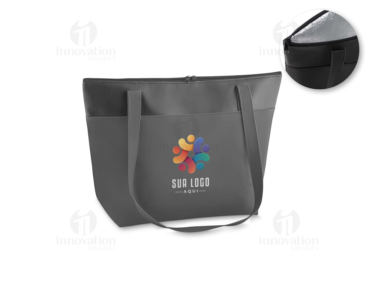 Bolsa esportiva com divisória interna em cores preto e azul. Bolsa esportiva com divisória interna em cores preto e azul.