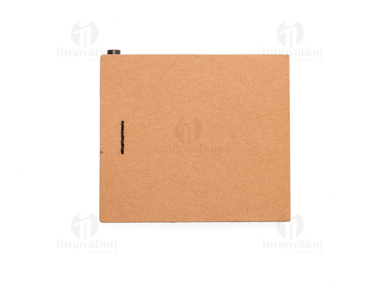 Kit com 6 porta copos em formato quadrado, feitos de madeira resistente e com estampa de plantas tropicais em tons de verde e amarelo. Kit com 6 porta copos em formato quadrado, feitos de madeira resistente e com estampa de plantas tropicais em tons de verde e amarelo.