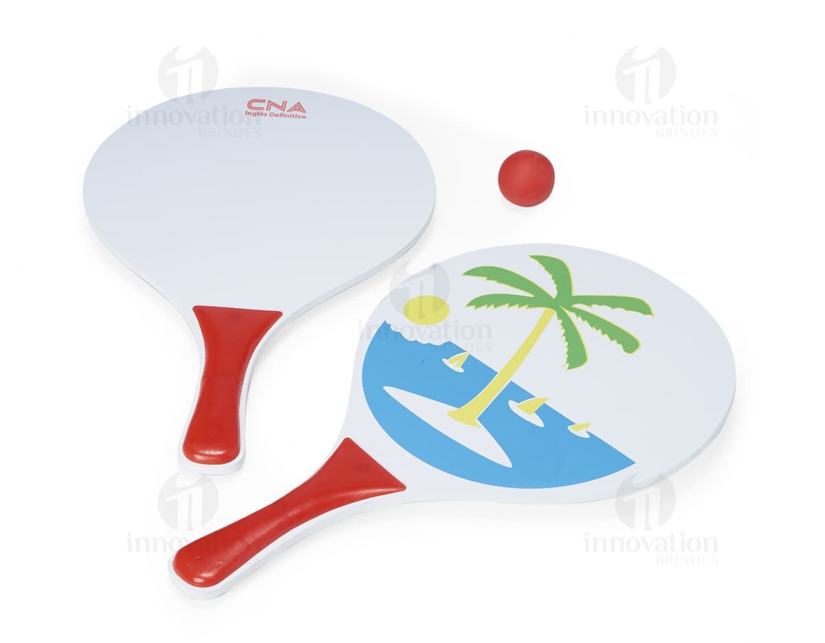 Kit Frescobol MDF em embalagem transparente contendo duas raquetes e uma bolinha de borracha. Kit Frescobol MDF em embalagem transparente contendo duas raquetes e uma bolinha de borracha.