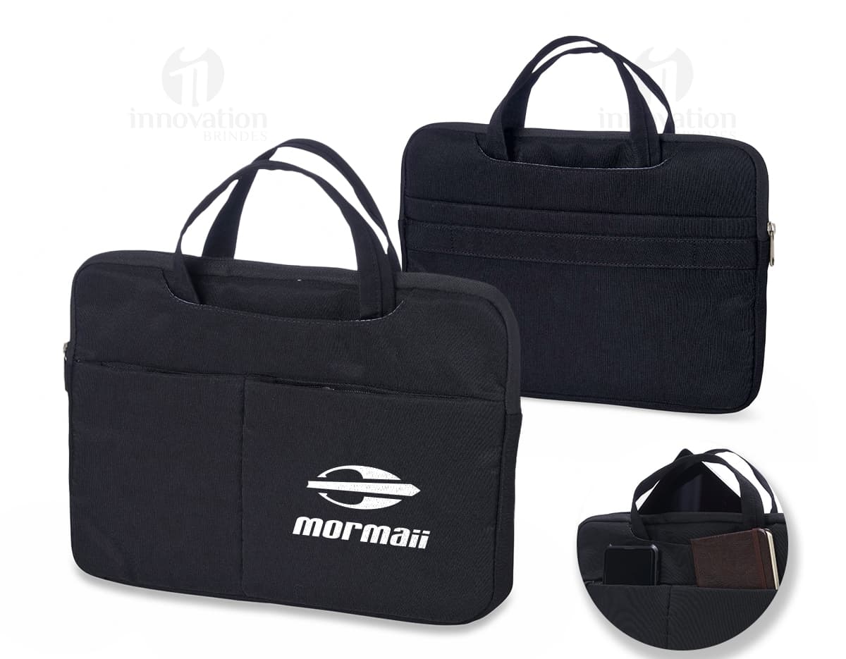 Pasta executiva preta para tablet e laptop com alças de mão e alça de ombro ajustável. Compartimentos internos e externos para organização de acessórios e documentos. Pasta executiva preta para tablet e laptop com alças de mão e alça de ombro ajustável. Compartimentos internos e externos para organização de acessórios e documentos.