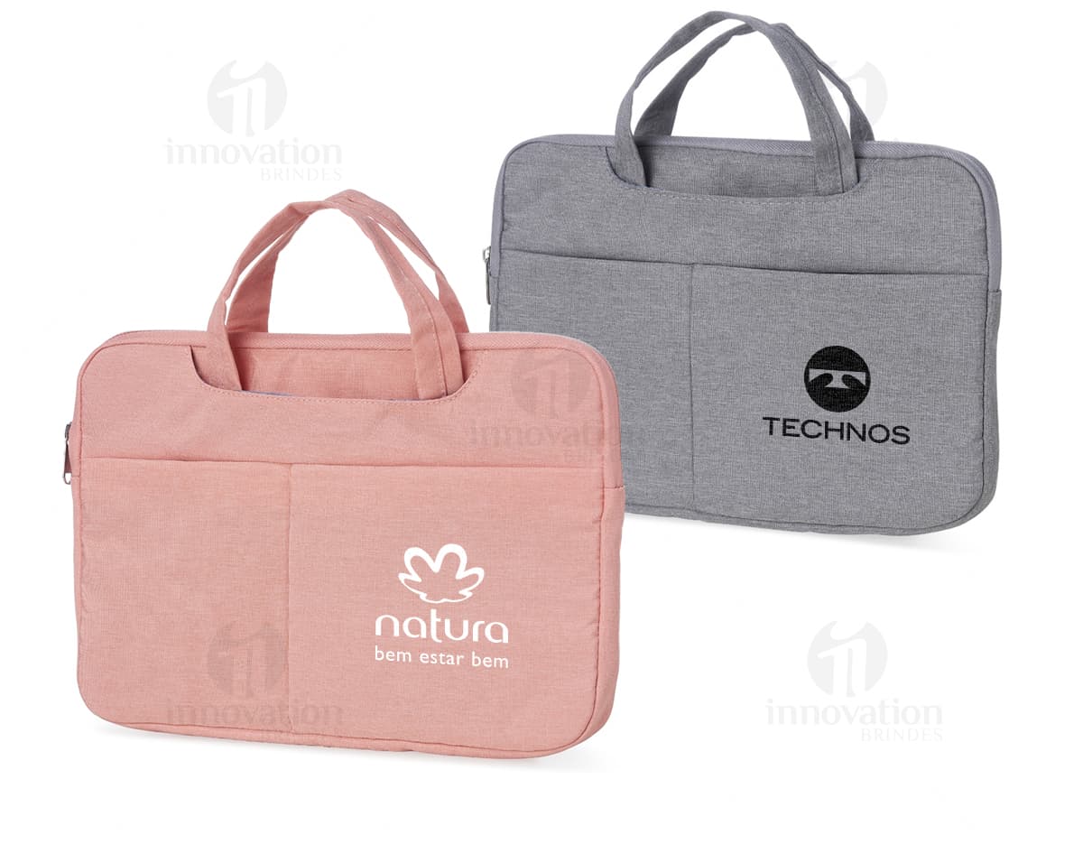 Pasta executiva preta para tablet e laptop mostrando bolsos e compartimentos internos para organização de acessórios. Pasta executiva preta para tablet e laptop mostrando bolsos e compartimentos internos para organização de acessórios.