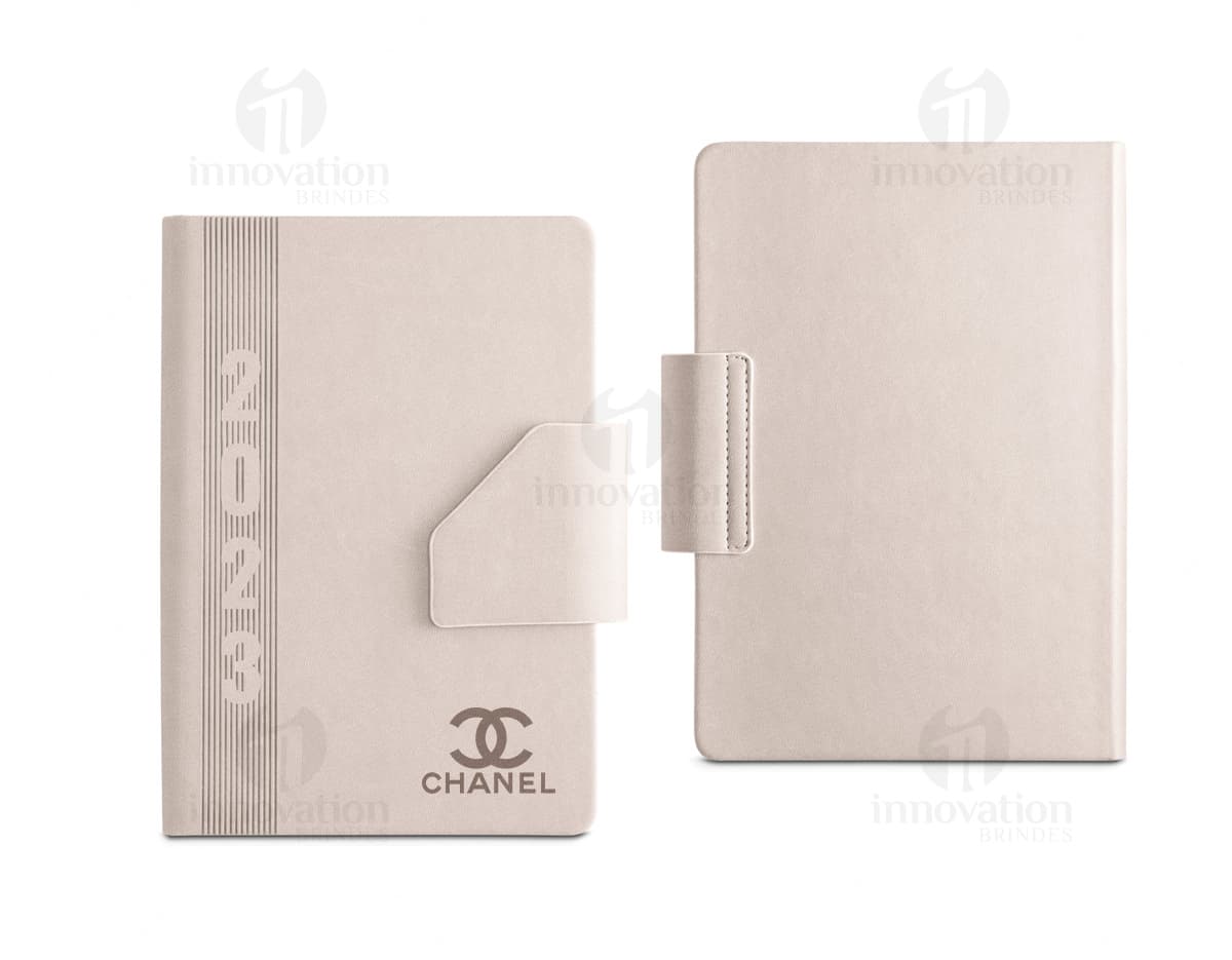 Petisqueira de Bambu 33 x 25 contendo um conjunto de diversas opções de petiscos saudáveis, como amêndoas, nozes e castanhas. A imagem destaca uma variedade de alimentos nutritivos dispostos de forma atraente em uma bandeja de bambu. Ideal para servir como um lanche saudável ou complemento para uma refeição. Petisqueira de Bambu 33 x 25 contendo um conjunto de diversas opções de petiscos saudáveis, como amêndoas, nozes e castanhas. A imagem destaca uma variedade de alimentos nutritivos dispostos de forma atraente em uma bandeja de bambu. Ideal para servir como um lanche saudável ou complemento para uma refeição.