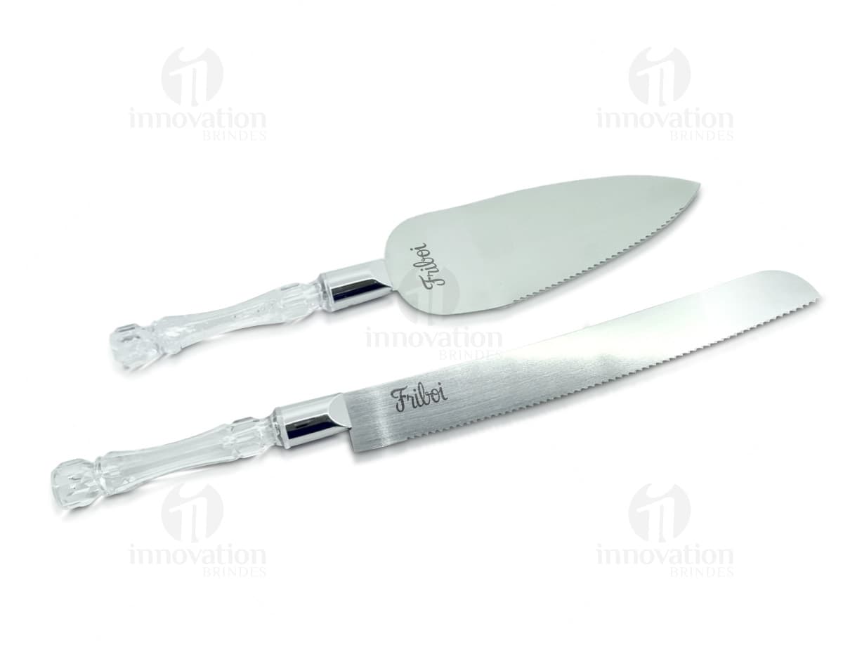 Kit ferramentas em estojo especial para pneu, contendo chaves de roda, macaco hidráulico, chave de fenda, alicate e outras ferramentas úteis para troca de pneus. Kit ferramentas em estojo especial para pneu, contendo chaves de roda, macaco hidráulico, chave de fenda, alicate e outras ferramentas úteis para troca de pneus.