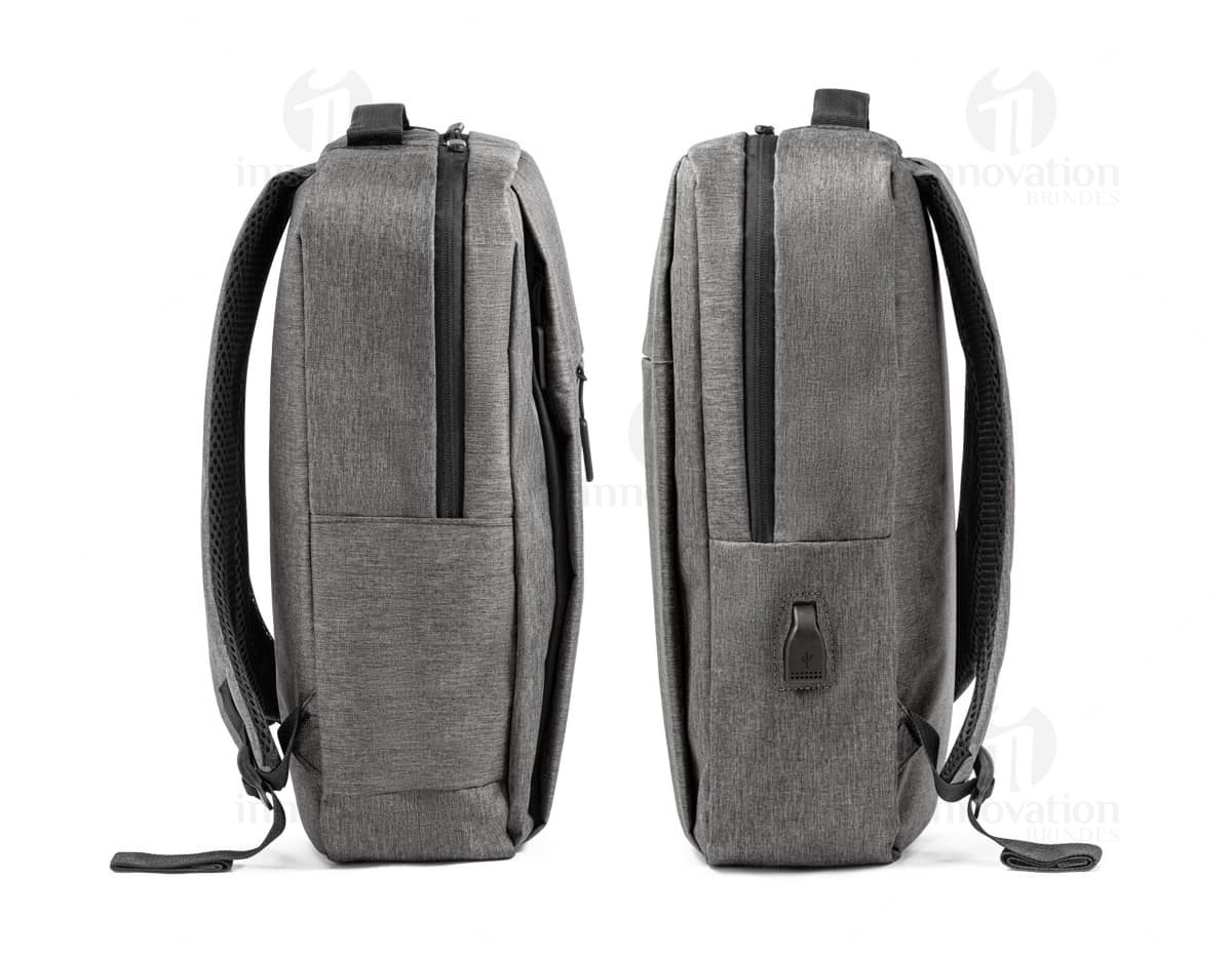 Mochila 300D com placa personalizável em destaque. Mochila 300D com placa personalizável em destaque.