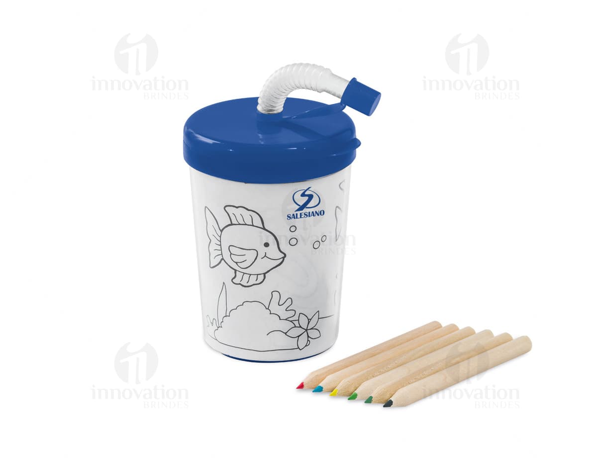 Copo viagem para crianças com capacidade de 200 ml, feito de polipropileno (PP) e acompanhado de um canudo. Copo viagem para crianças com capacidade de 200 ml, feito de polipropileno (PP) e acompanhado de um canudo.