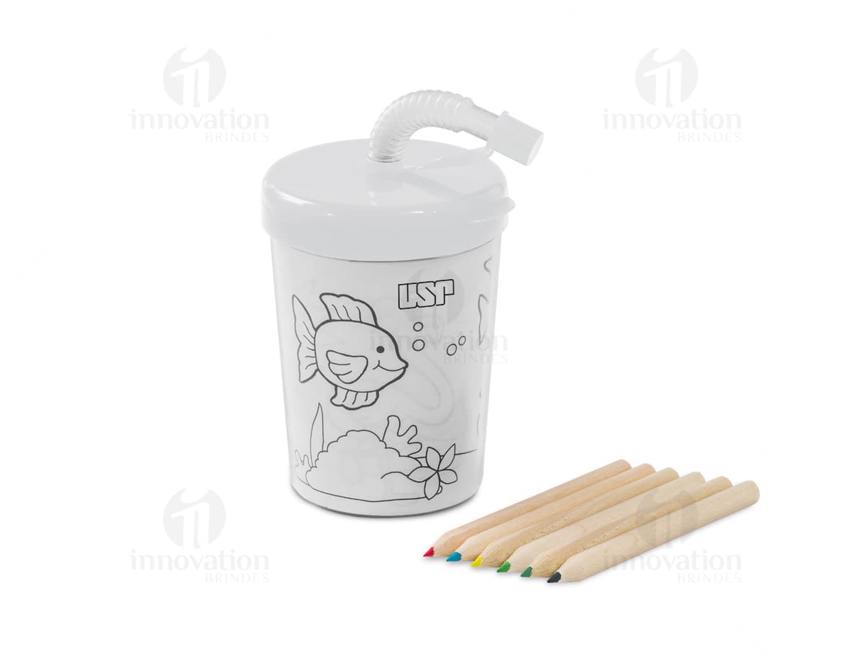 Kit com 6 porta copos em formato redondo, cada um com estampa colorida de frutas tropicais. Os porta copos são feitos de material resistente e possuem base antiderrapante para maior segurança. Kit com 6 porta copos em formato redondo, cada um com estampa colorida de frutas tropicais. Os porta copos são feitos de material resistente e possuem base antiderrapante para maior segurança.