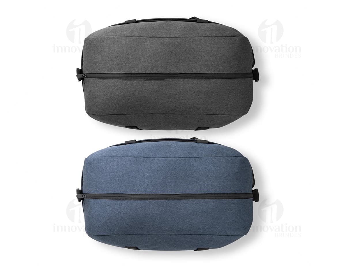 Bolsa esportiva preta com alças ajustáveis e fecho de zíper, ideal para transportar acessórios esportivos e objetos pessoais durante atividades físicas. Bolsa esportiva preta com alças ajustáveis e fecho de zíper, ideal para transportar acessórios esportivos e objetos pessoais durante atividades físicas.