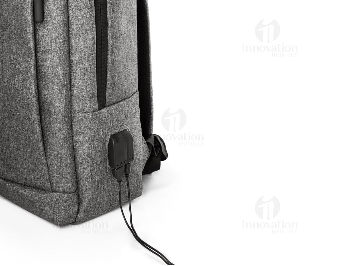 Mochila notebook 300D com bolsos USB e Jack. Mochila notebook 300D com bolsos USB e Jack.