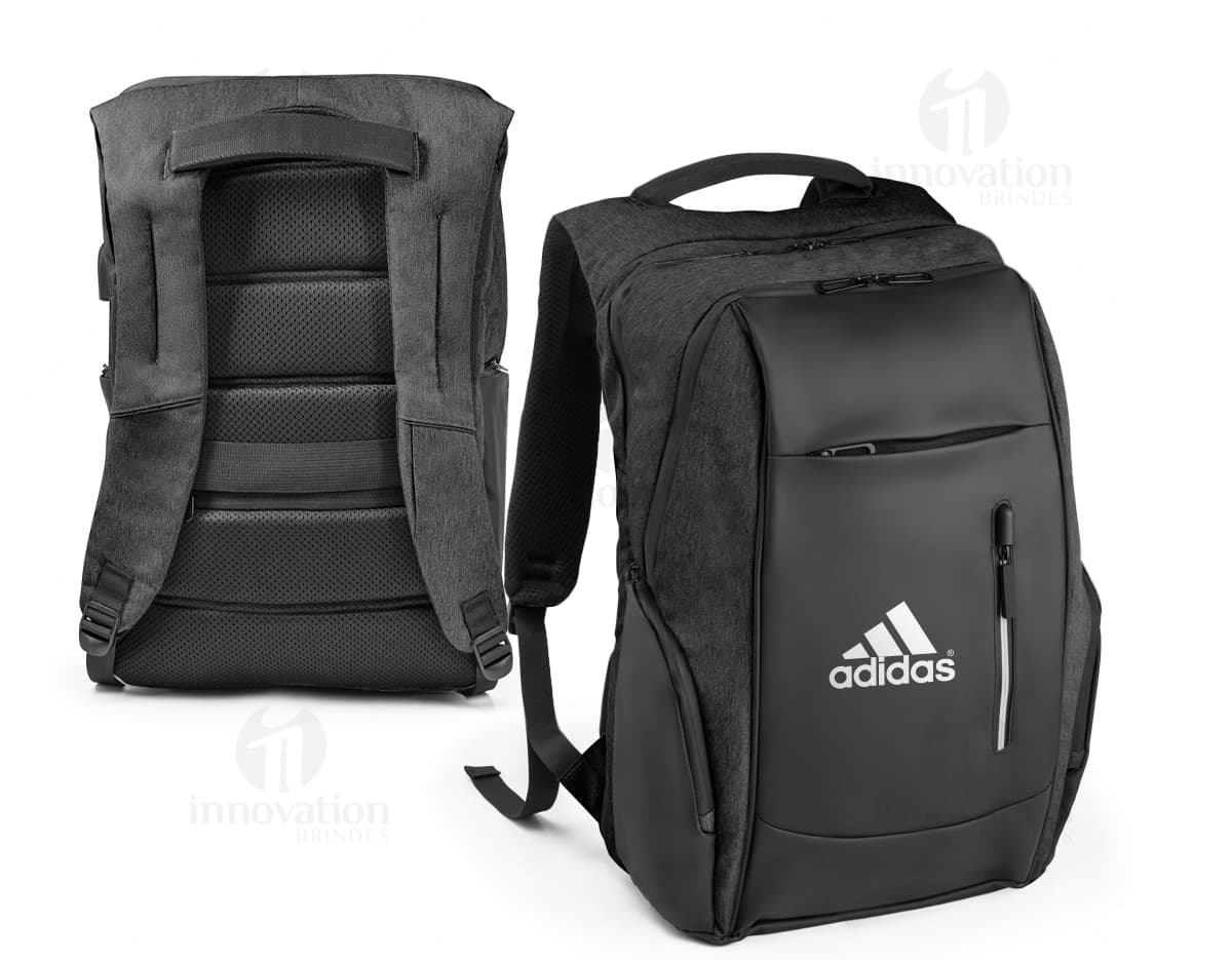Mochila para notebook de 17 polegadas com bolsos laterais e frontais. Mochila para notebook de 17 polegadas com bolsos laterais e frontais.