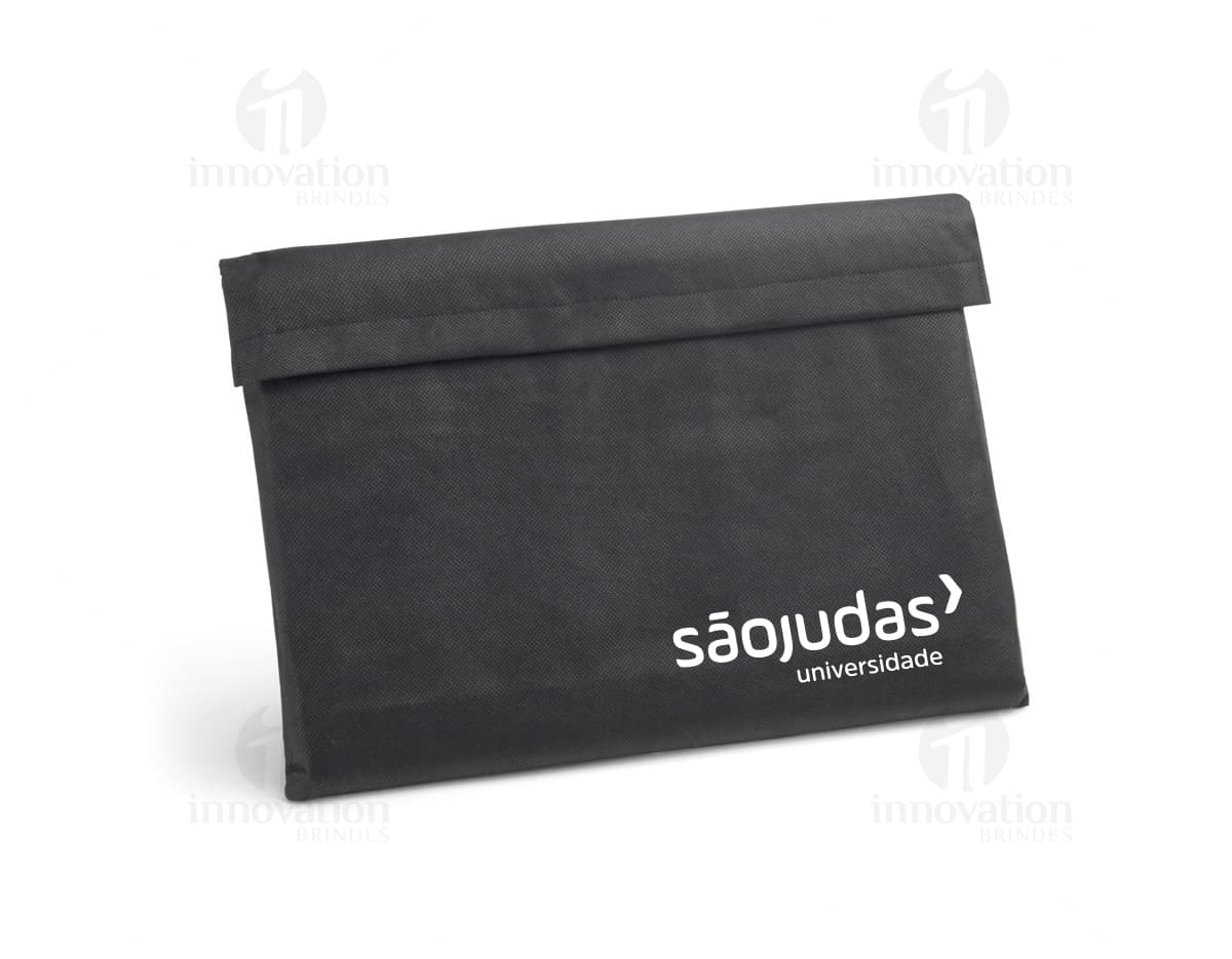 Embalagem para pastas A4 transparente com fecho elástico e etiqueta para identificação. Embalagem para pastas A4 transparente com fecho elástico e etiqueta para identificação.