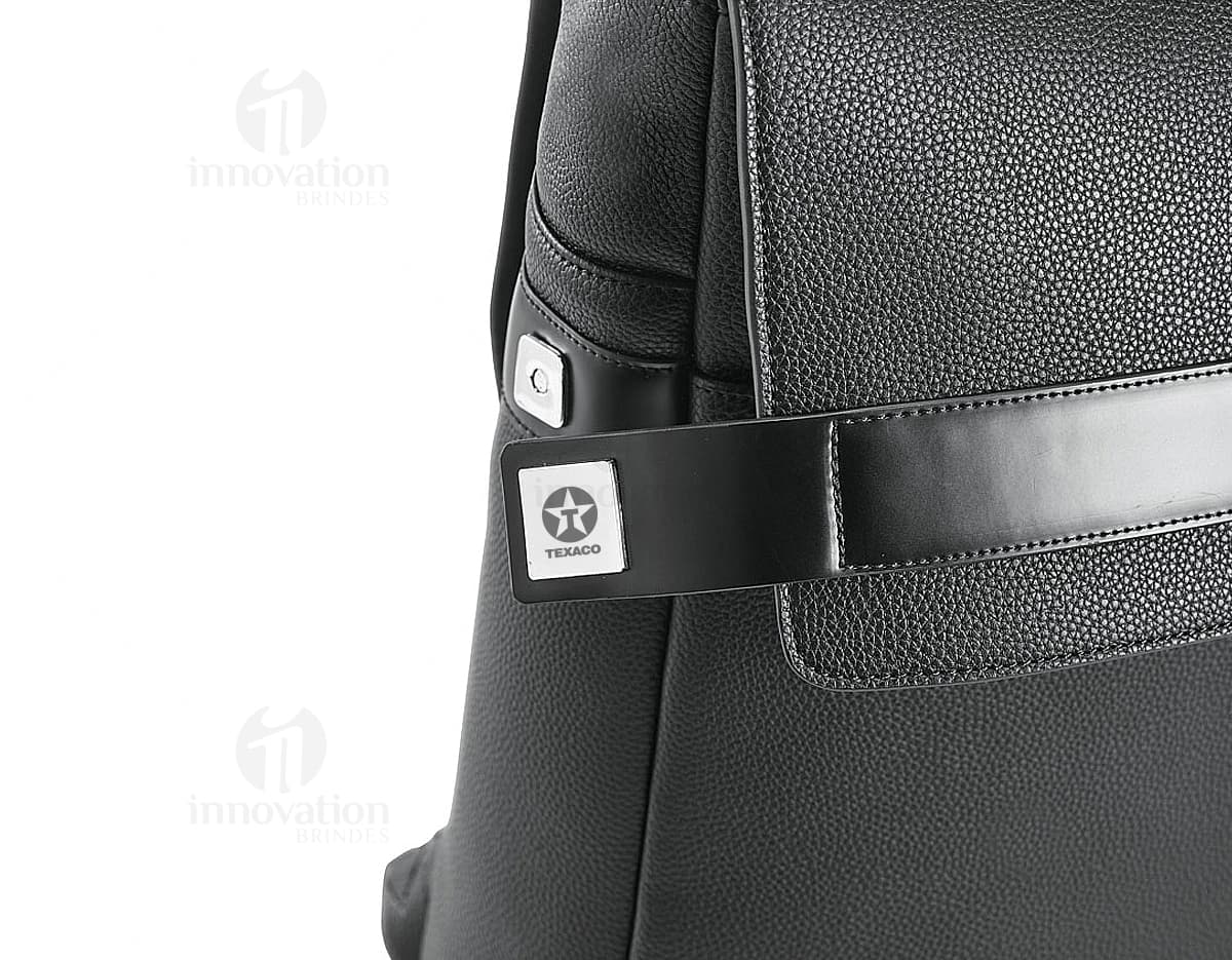 Kit com 6 porta copos em formatos diferentes, sendo um redondo, três quadrados e dois em formato de coração. Os porta copos possuem estampas coloridas com desenhos geométricos e motivos florais. Kit com 6 porta copos em formatos diferentes, sendo um redondo, três quadrados e dois em formato de coração. Os porta copos possuem estampas coloridas com desenhos geométricos e motivos florais.