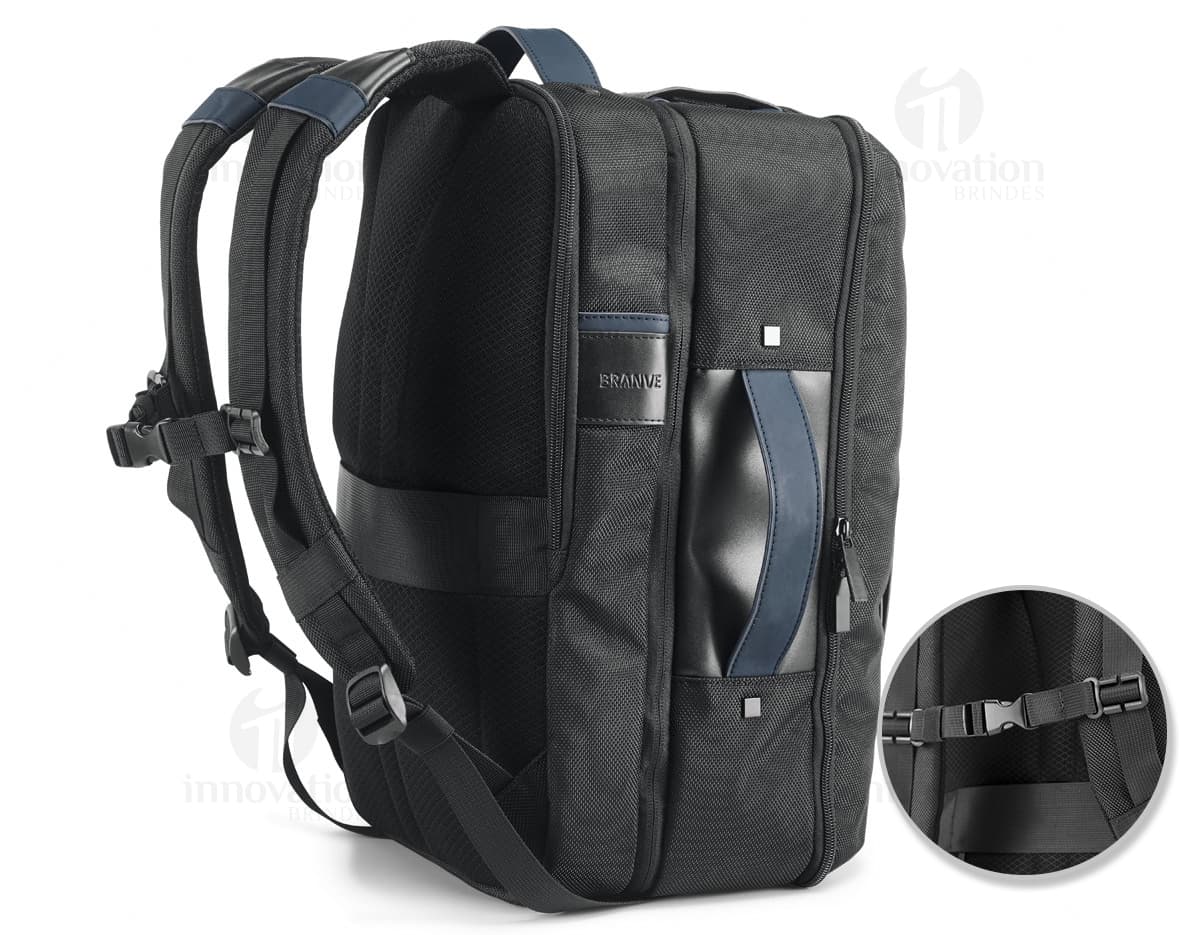Mochila nylon poliéster preta e cinza, com compartimento principal grande e bolsos frontais. Mochila nylon poliéster preta e cinza, com compartimento principal grande e bolsos frontais.