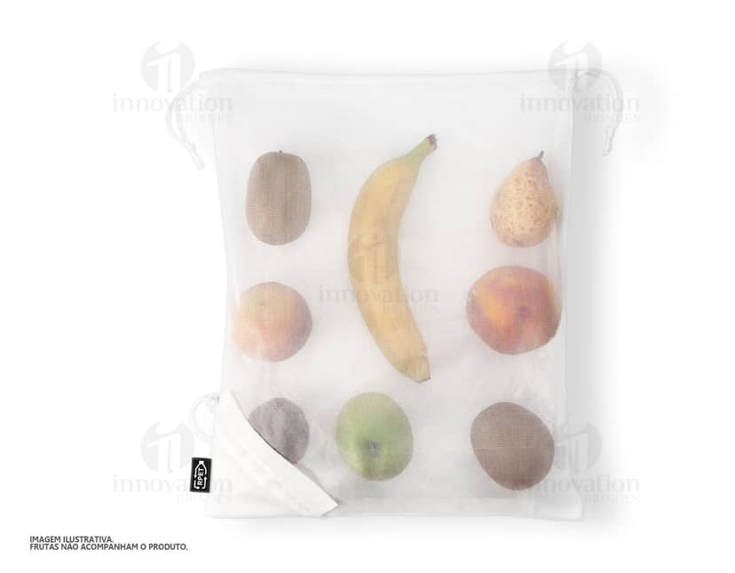 Kit com 6 porta copos em formato quadrado, feitos de material resistente e com estampas coloridas de frutas e animais.