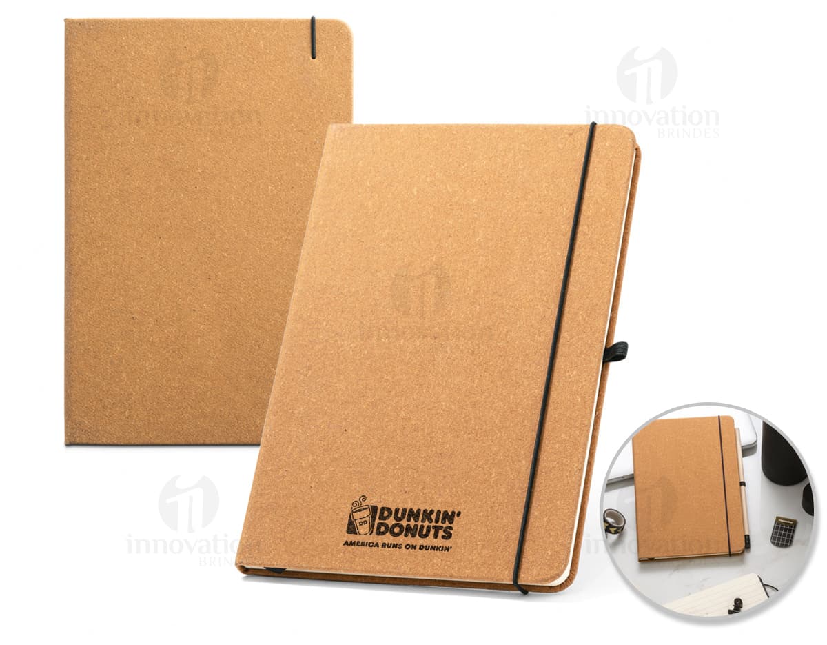 Caderno A5 feito de couro reciclado com 192 páginas. Caderno A5 feito de couro reciclado com 192 páginas.