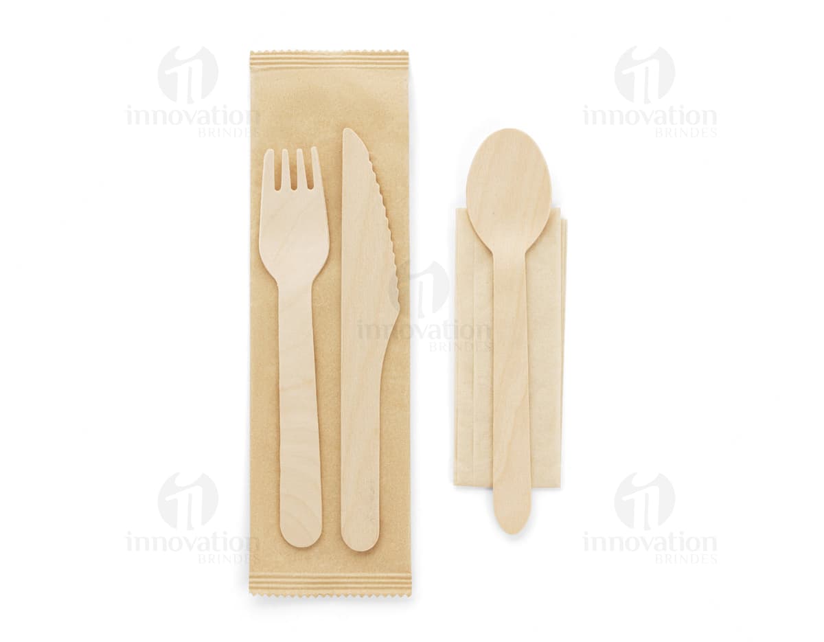 Kit com 6 porta copos em formato redondo, feitos de material resistente e com estampas coloridas de frutas tropicais. Ideal para proteger superfícies contra manchas de líquidos. Kit com 6 porta copos em formato redondo, feitos de material resistente e com estampas coloridas de frutas tropicais. Ideal para proteger superfícies contra manchas de líquidos.