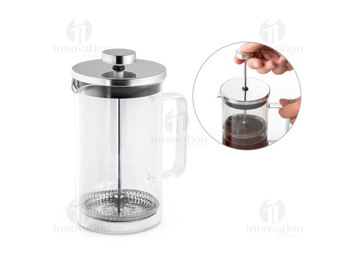 Cafeteiro vermelho com capacidade para preparar até 6 xícaras de café, feito de material resistente e design moderno. Cafeteiro vermelho com capacidade para preparar até 6 xícaras de café, feito de material resistente e design moderno.