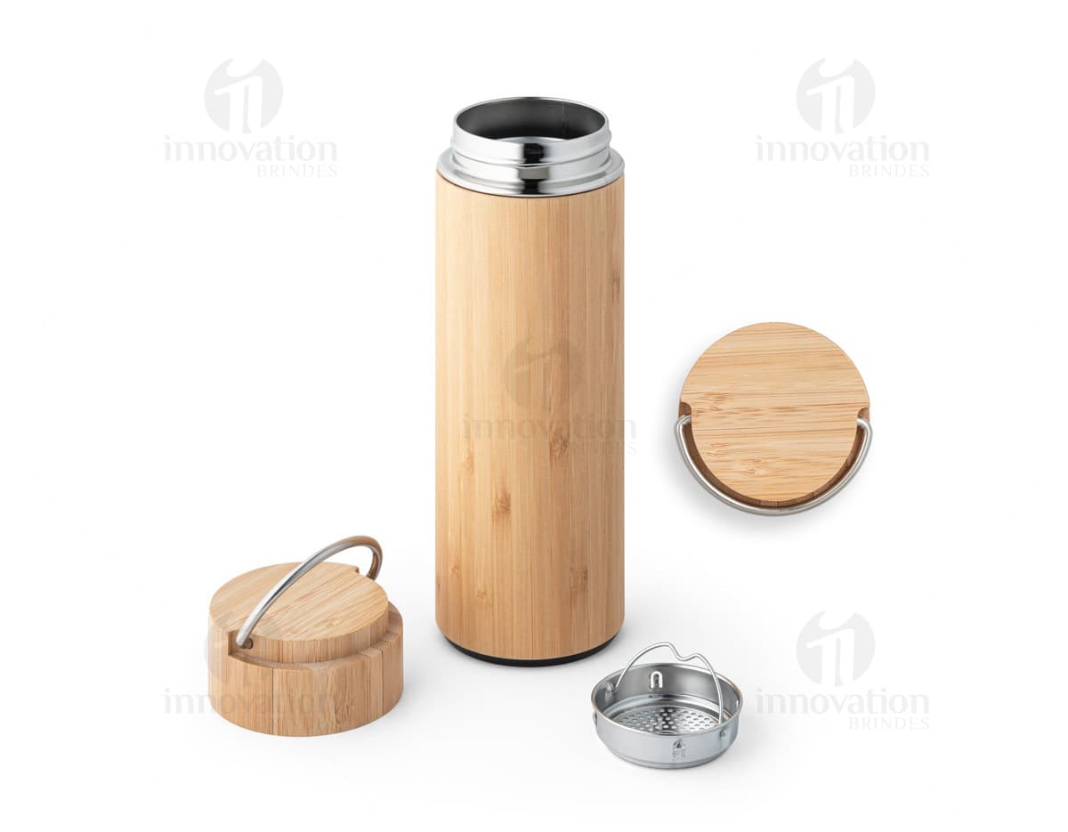 Squeeze de metal preta com gravação branca e alça na cor verde. Squeeze de metal preta com gravação branca e alça na cor verde. 