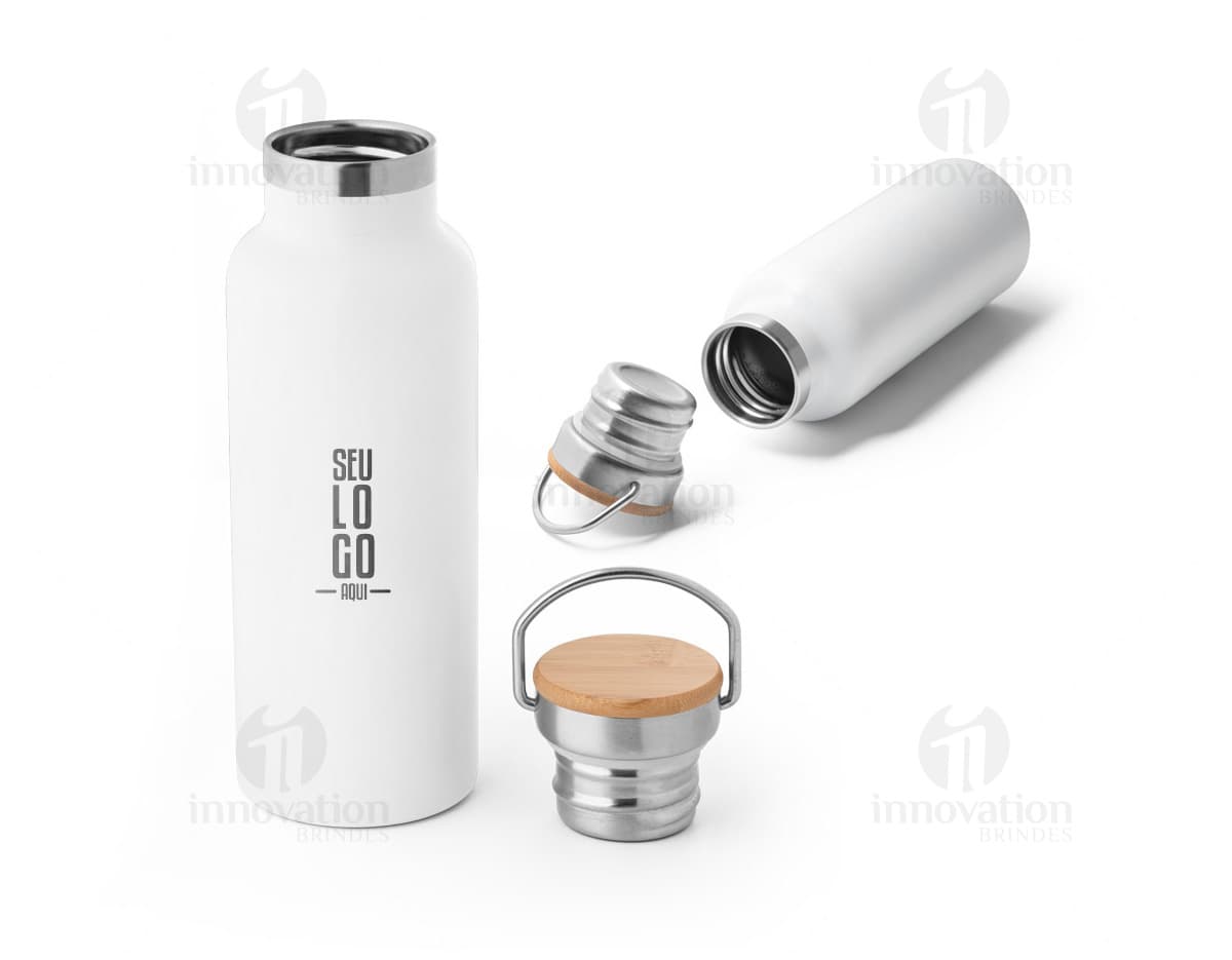 Squeeze 570 ml na cor azul, feito de plástico resistente com tampa rosqueável e bocal retrátil. Squeeze 570 ml na cor azul, feito de plástico resistente com tampa rosqueável e bocal retrátil.