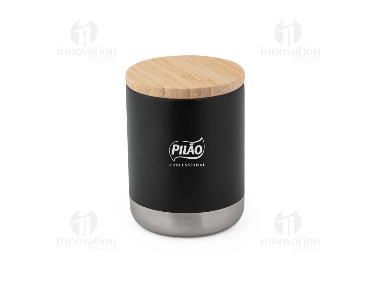 Kit com 6 porta copos em formato redondo, feitos de cortiça com estampas coloridas de frutas. Kit com 6 porta copos em formato redondo, feitos de cortiça com estampas coloridas de frutas.