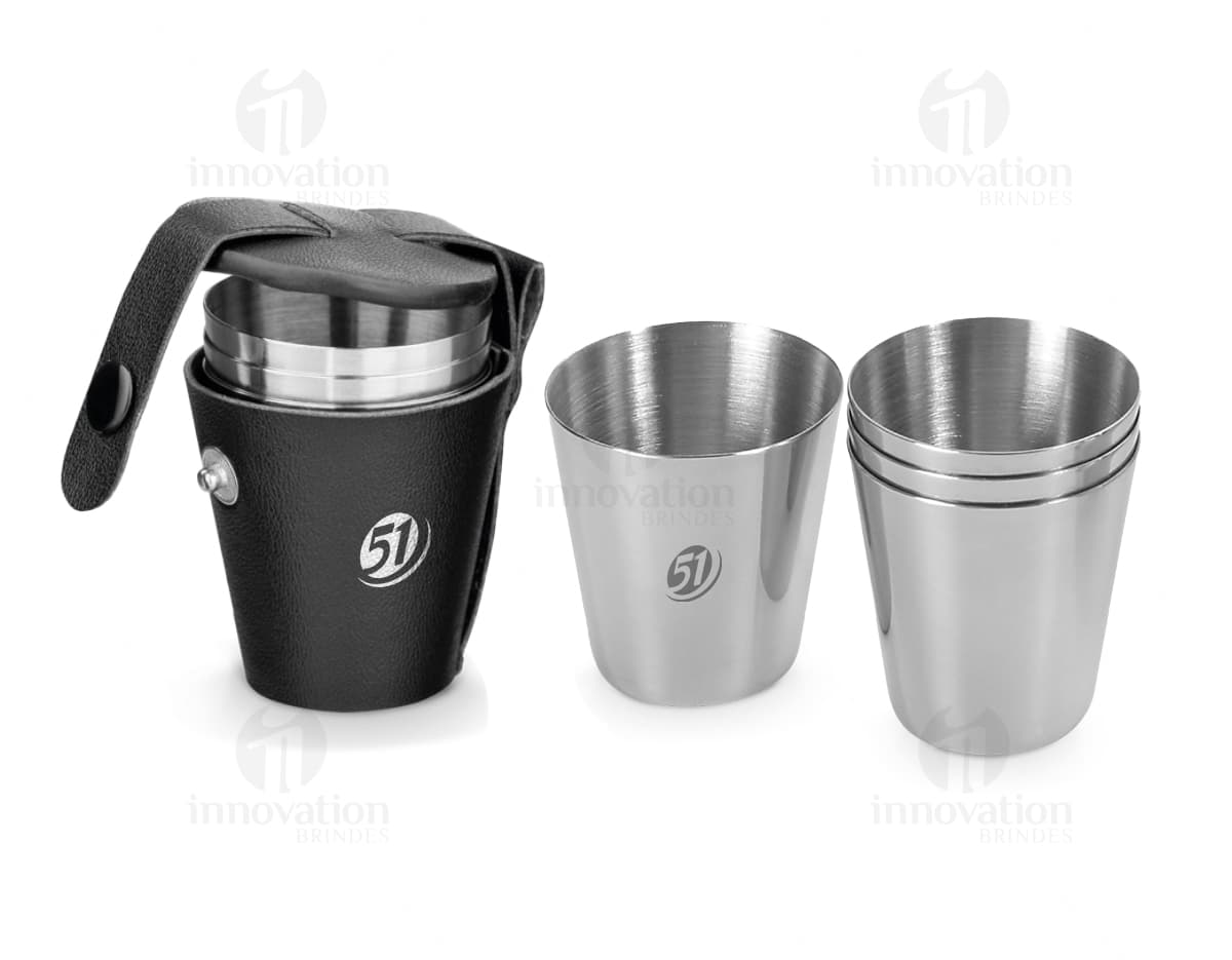 Conjunto de copos metálicos vazios prateado . Os copos possuem desenhos criativos e são compostos por materiais recicláveis. Alguns possuem tampas e alças, e são ideais para o uso em casa ou em negócios. Os copos estão limpos e brilhantes, prontos para uso com bebidas como café, chá, água e coquetéis. Conjunto de copos metálicos vazios prateado . Os copos possuem desenhos criativos e são compostos por materiais recicláveis. Alguns possuem tampas e alças, e são ideais para o uso em casa ou em negócios. Os copos estão limpos e brilhantes, prontos para uso com bebidas como café, chá, água e coquetéis.