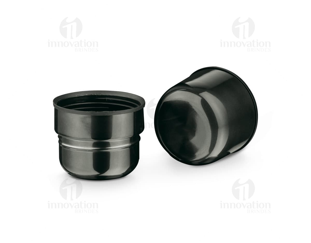 Kit com 6 porta copos em formato quadrado, feitos de material resistente e com estampas coloridas de frutas tropicais. Kit com 6 porta copos em formato quadrado, feitos de material resistente e com estampas coloridas de frutas tropicais.