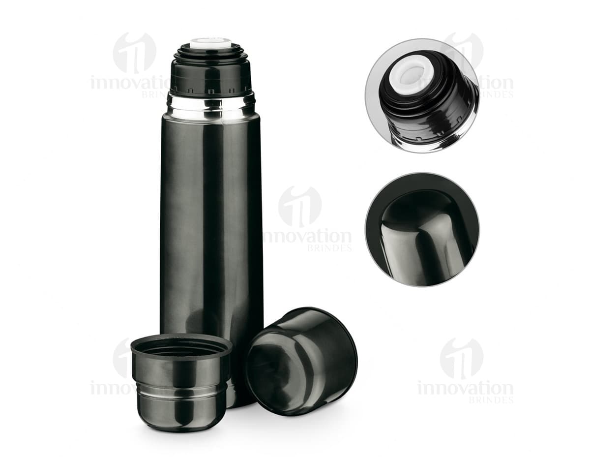 Kit com 6 porta copos em formato quadrado, feitos de material resistente e com estampas coloridas de frutas tropicais. Kit com 6 porta copos em formato quadrado, feitos de material resistente e com estampas coloridas de frutas tropicais.