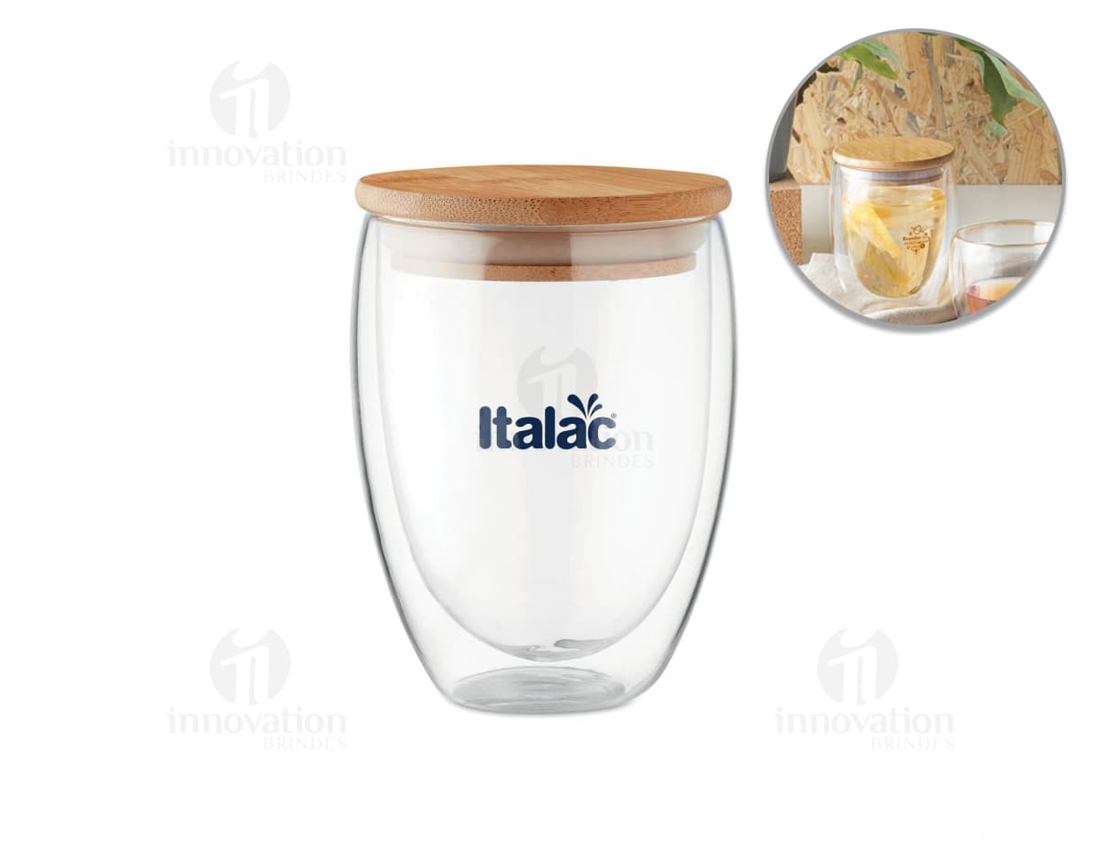 Garrafa com parede dupla de 750ml em vidro transparente, com tampa de rosca de aço inoxidável. Garrafa com parede dupla de 750ml em vidro transparente, com tampa de rosca de aço inoxidável.
