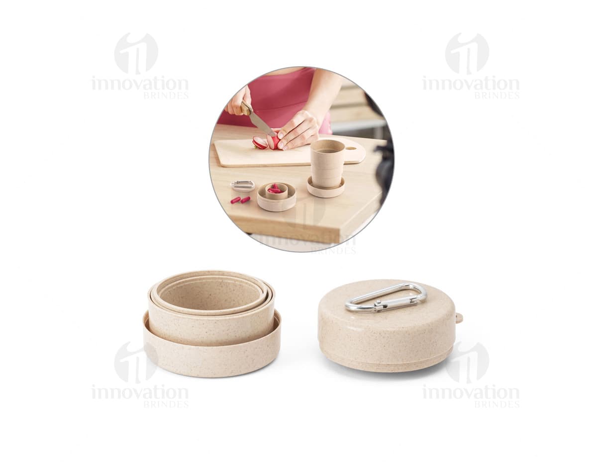 Kit com 6 porta copos de cores variadas e feitos de material resistente. Os porta copos possuem estampas diferentes e antiderrapantes na parte de baixo para maior segurança. Ideais para proteger superfícies de danos causados por líquidos e calor. Kit com 6 porta copos de cores variadas e feitos de material resistente. Os porta copos possuem estampas diferentes e antiderrapantes na parte de baixo para maior segurança. Ideais para proteger superfícies de danos causados por líquidos e calor.