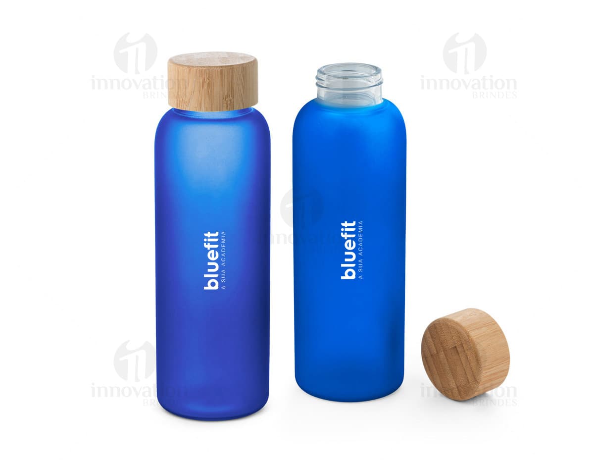 Squeeze de vidro fosco com tampa de bambu, capacidade de 500ml. Squeeze de vidro fosco com tampa de bambu, capacidade de 500ml.