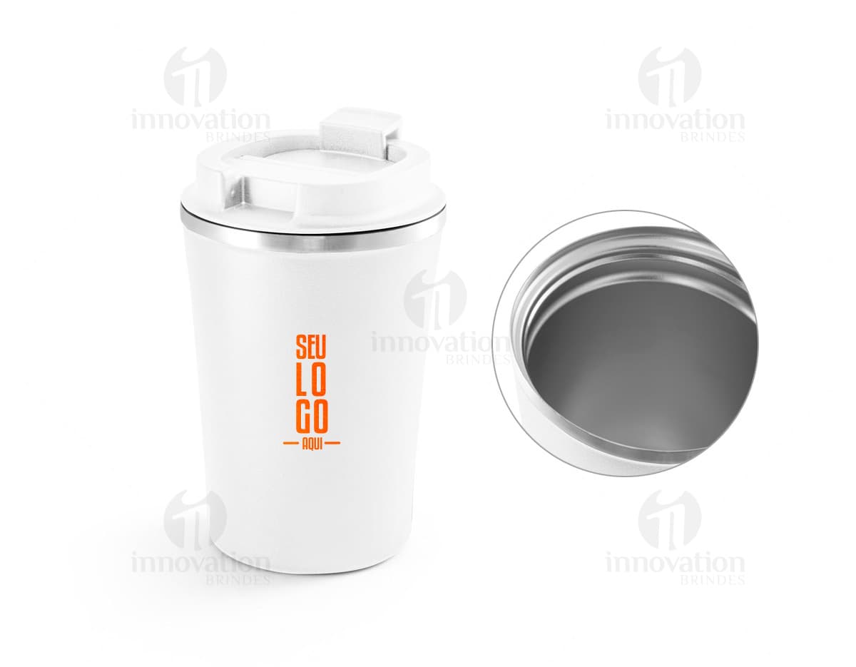 Kit com 6 porta copos em formato quadrado, de cores variadas e feitos de material resistente. Kit com 6 porta copos em formato quadrado, de cores variadas e feitos de material resistente.