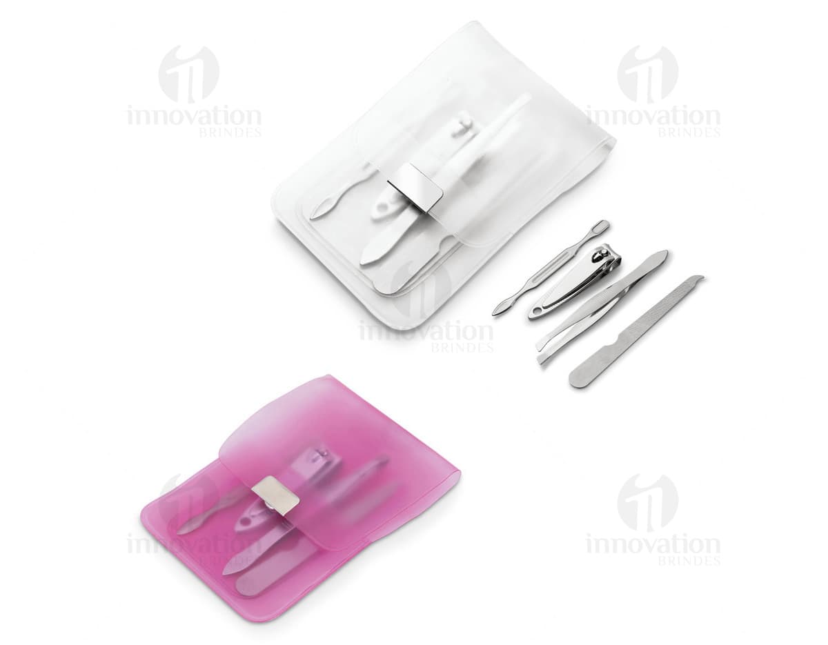 Bolsa térmica nylon 7L com bolsos, ideal para transporte de alimentos e bebidas. Fabricada em material resistente, possui compartimentos práticos para organização. Perfeita para manter a temperatura de seus itens por mais tempo. Bolsa térmica nylon 7L com bolsos, ideal para transporte de alimentos e bebidas. Fabricada em material resistente, possui compartimentos práticos para organização. Perfeita para manter a temperatura de seus itens por mais tempo.