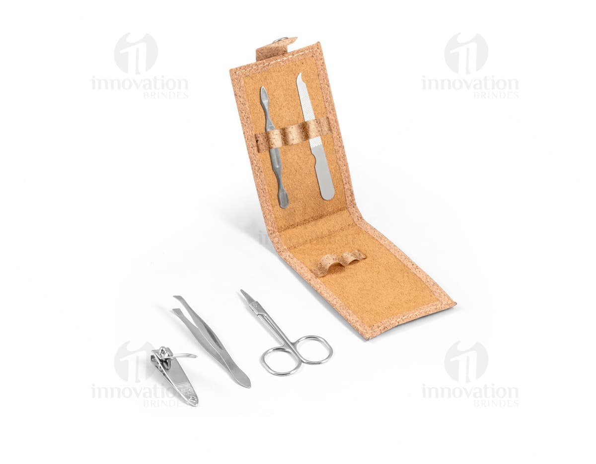 Kit Manicure contendo 5 peças feitas de Cork e Aço Inox. Kit Manicure contendo 5 peças feitas de Cork e Aço Inox.