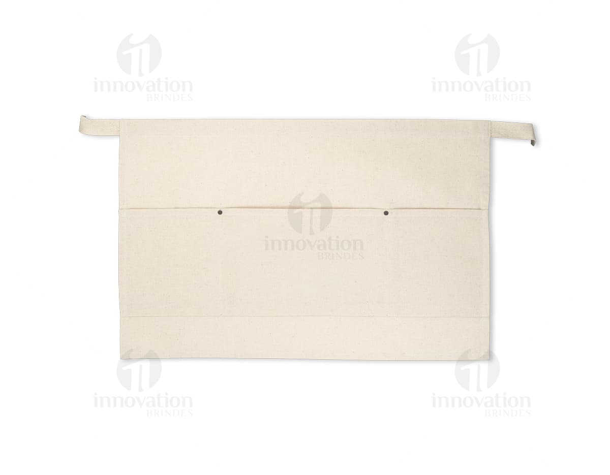 Fita para chapéu de cor marrom com detalhes em dourado em fundo branco. Fita para chapéu de cor marrom com detalhes em dourado em fundo branco.