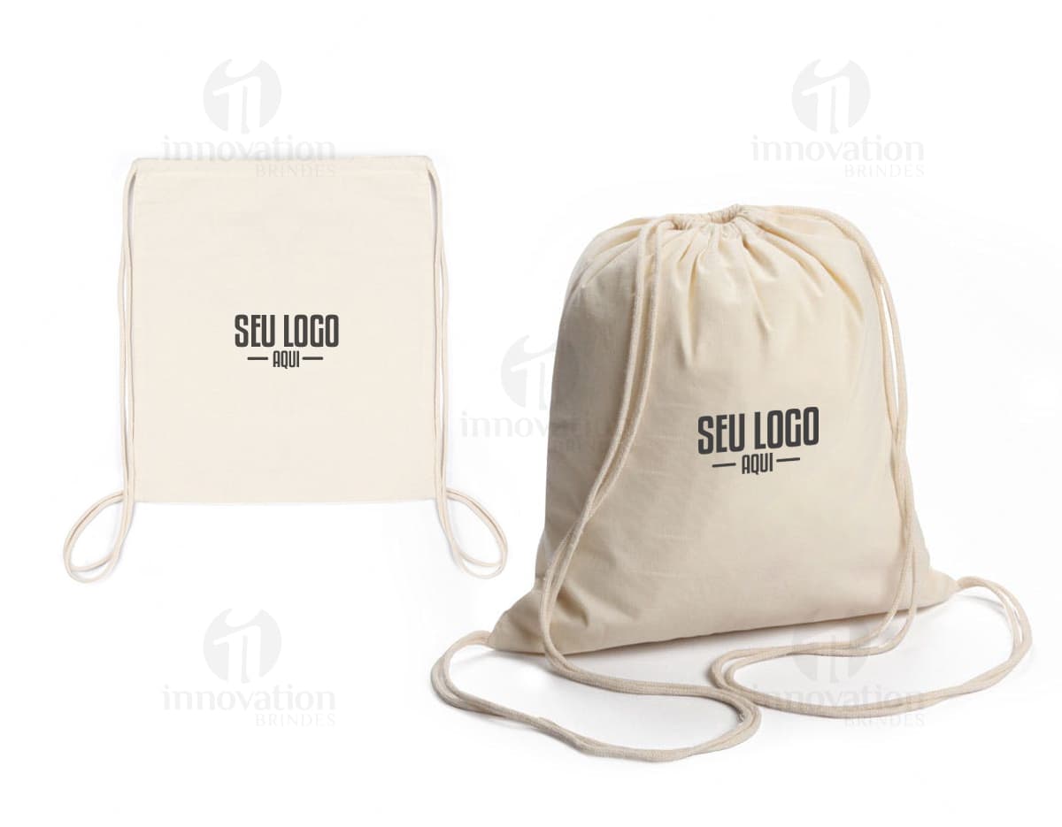 Kit com 6 porta copos em formato quadrado, feitos de material resistente e com estampas coloridas de frutas tropicais. Kit com 6 porta copos em formato quadrado, feitos de material resistente e com estampas coloridas de frutas tropicais.