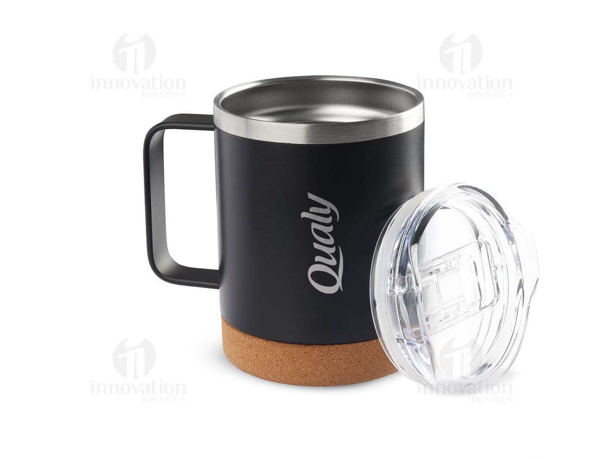 Kit com 6 porta copos em formato quadrado, feitos de madeira e decorados com estampas coloridas em estilo vintage. Kit com 6 porta copos em formato quadrado, feitos de madeira e decorados com estampas coloridas em estilo vintage.