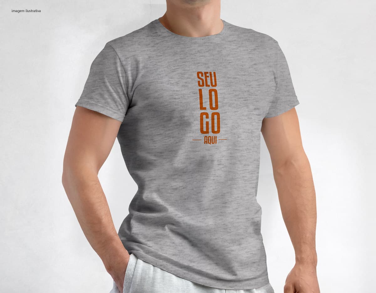 Camiseta tradicional em poliéster na cor azul, com gola redonda e manga curta. Camiseta tradicional em poliéster na cor azul, com gola redonda e manga curta.