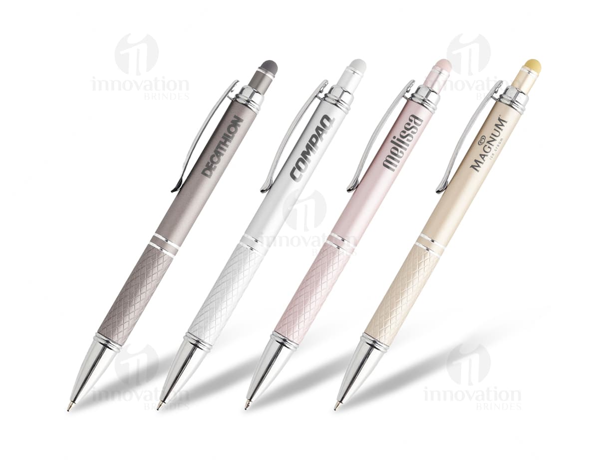 Caneta metálica texturizada com ponta touch em fundo branco. Caneta metálica texturizada com ponta touch em fundo branco.