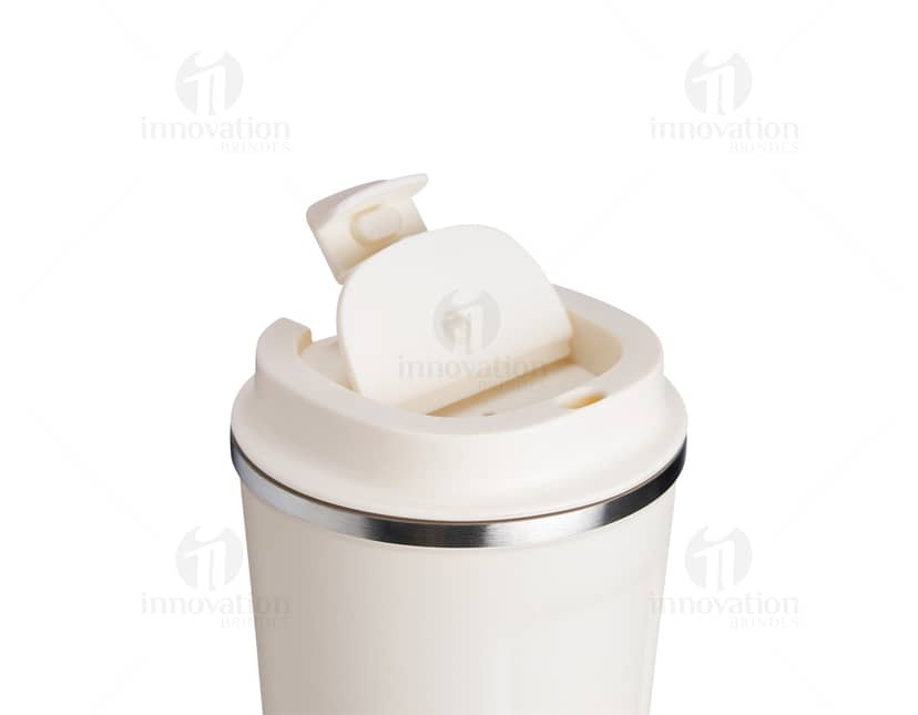 Kit com 6 porta copos em formato redondo, feitos de material resistente e com estampas coloridas de frutas tropicais.