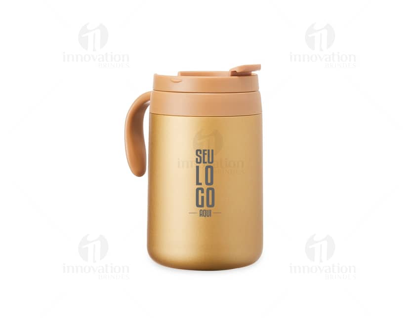 Caneca Térmica 500ml na cor preta com tampa rosqueável e alça para transporte.