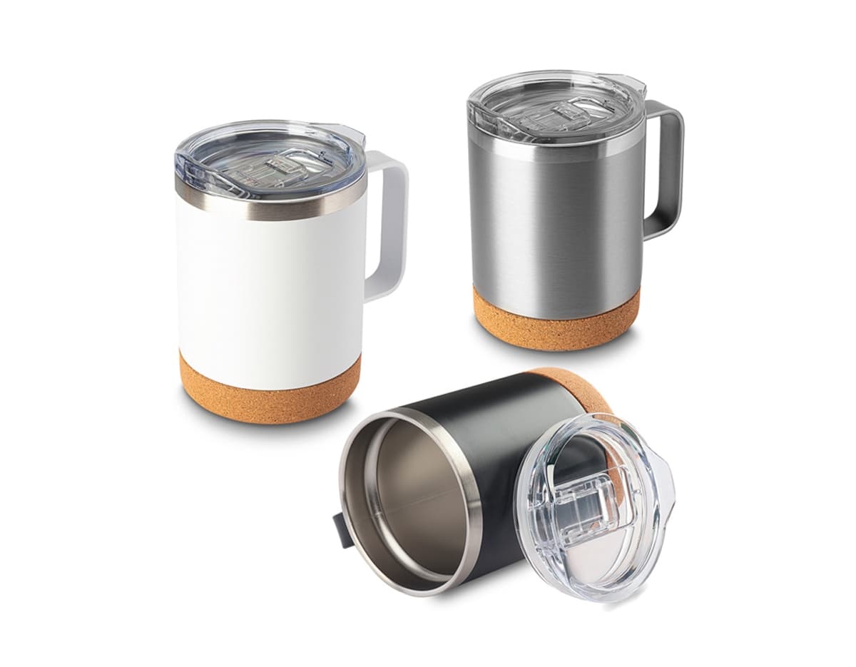 Kit com 6 porta copos em formato quadrado, de material resistente e com estampas coloridas de diferentes padronagens geométricas. Kit com 6 porta copos em formato quadrado, de material resistente e com estampas coloridas de diferentes padronagens geométricas.
