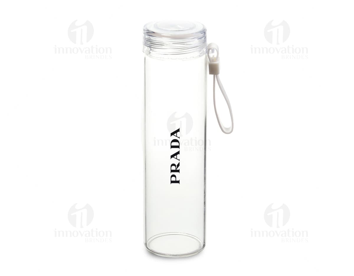 Garrafa térmica de 600ml em inox com detalhes em bambu. Garrafa térmica de 600ml em inox com detalhes em bambu.