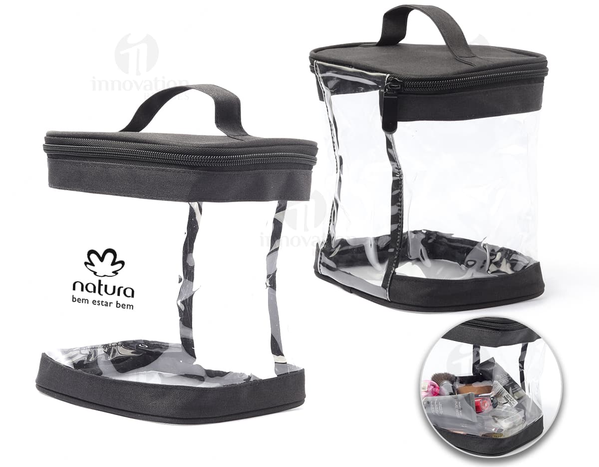 Necessaire em PVC preto com zíper. Necessaire em PVC preto com zíper.