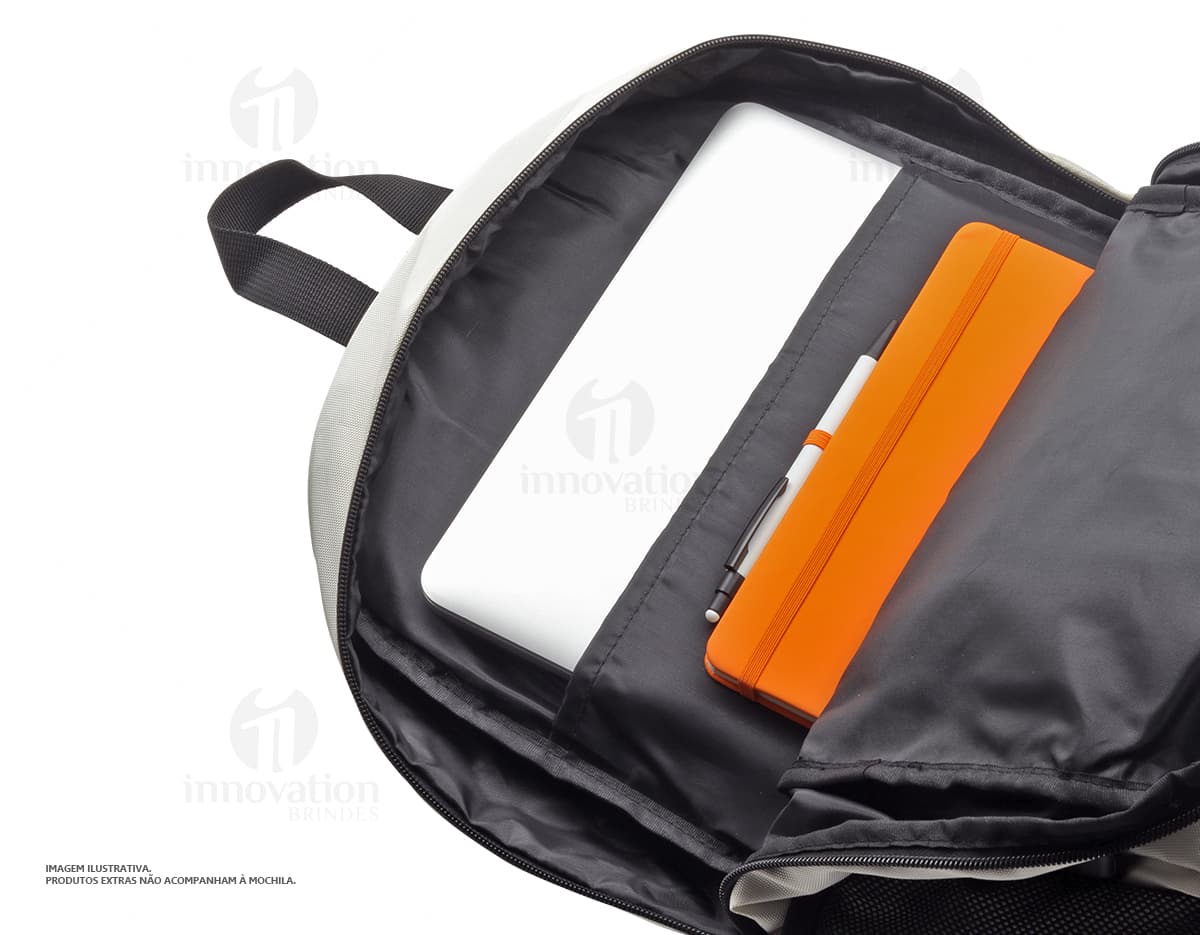 Kit com 6 porta copos em formato redondo, cada um com estampa de diferentes paisagens naturais em tons de azul e verde. Os porta copos são feitos de cerâmica e possuem bordas douradas. Kit com 6 porta copos em formato redondo, cada um com estampa de diferentes paisagens naturais em tons de azul e verde. Os porta copos são feitos de cerâmica e possuem bordas douradas.