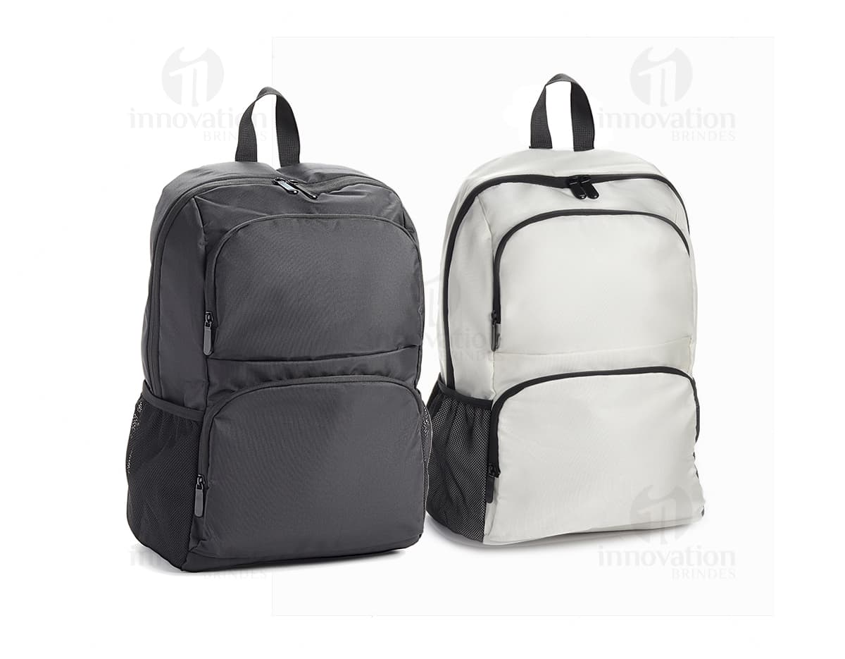 Kit com 6 porta copos em formato redondo, cada um com estampa de diferentes paisagens naturais em tons de azul e verde. Os porta copos são feitos de cerâmica e possuem bordas douradas. Kit com 6 porta copos em formato redondo, cada um com estampa de diferentes paisagens naturais em tons de azul e verde. Os porta copos são feitos de cerâmica e possuem bordas douradas.