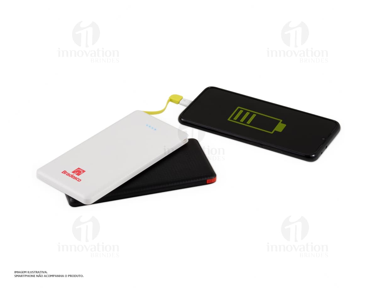Power Bank 1800mAh preto, moderno e digital, com conexões USB e cabo, ideal para armazenamento de dados e recarga de dispositivos eletrônicos. Botões para controle de energia, com design compacto e display de nível de bateria. Perfeito para uso em casa, no trabalho ou em viagens. Power Bank 1800mAh preto, moderno e digital, com conexões USB e cabo, ideal para armazenamento de dados e recarga de dispositivos eletrônicos. Botões para controle de energia, com design compacto e display de nível de bateria. Perfeito para uso em casa, no trabalho ou em viagens.