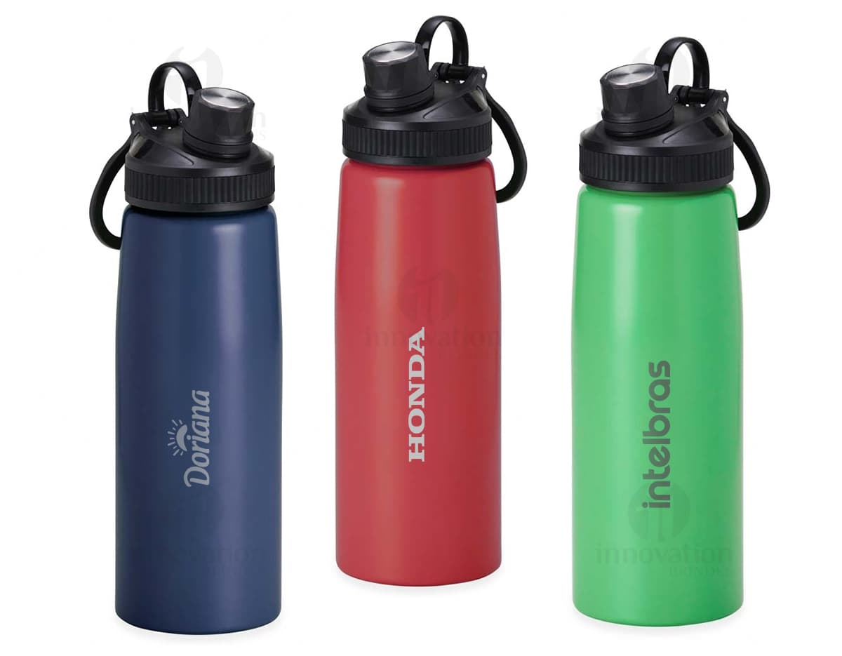 squeeze plástico 700ml com tampa de alumínio, em um fundo branco. squeeze plástico 700ml com tampa de alumínio, em um fundo branco.