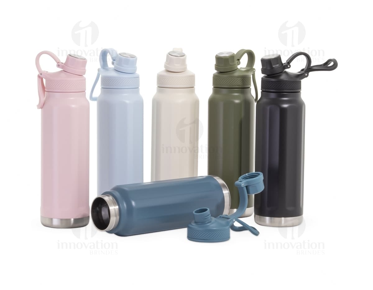 Garrafa Térmica Inox 950ml em fundo branco, com tampa de rosca e design moderno. Garrafa Térmica Inox 950ml em fundo branco, com tampa de rosca e design moderno.