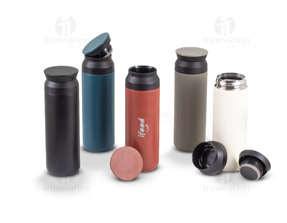 Garrafa Térmica 470ml na cor prata, com tampa de rosca e alça para transporte. Garrafa Térmica 470ml na cor prata, com tampa de rosca e alça para transporte.