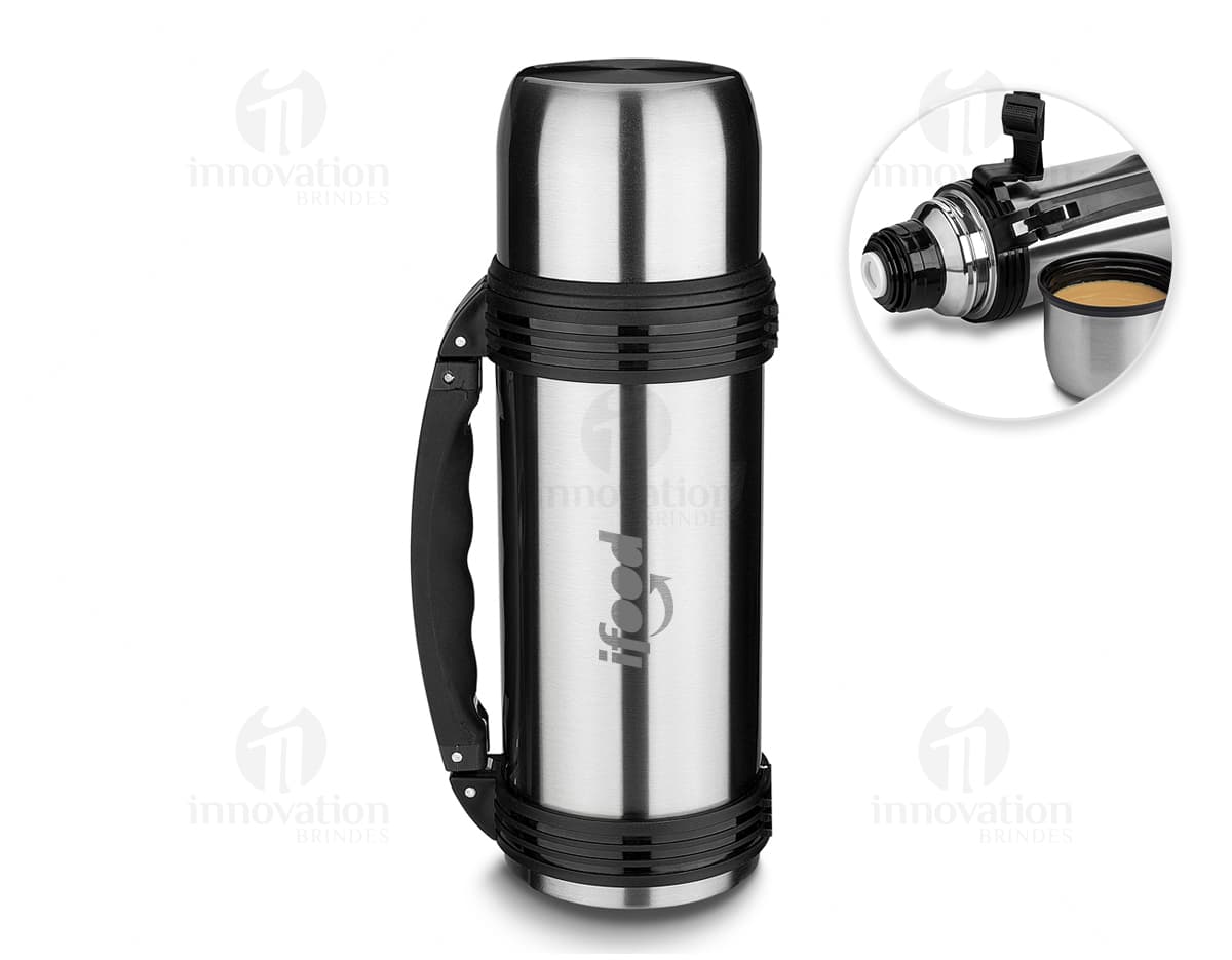 Garrafa Térmica Inox 1 Litro em destaque, possui design elegante e capacidade para 1 litro de líquido. Garrafa Térmica Inox 1 Litro em destaque, possui design elegante e capacidade para 1 litro de líquido.